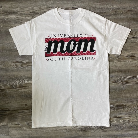 Mom University of South Carolina T-shirt - Picture 4 of 7
